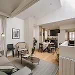 Magnifique Appartement Renove Et Meuble Situe Rue Duguay Trouin
