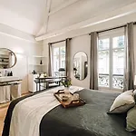 Magnifique Appartement Renove Et Meuble Situe Rue Duguay Trouin