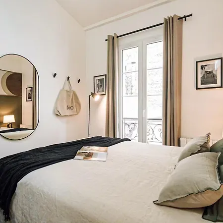 Magnifique Rénové Et Meublé Situé Rue Duguay Trouin * Paris