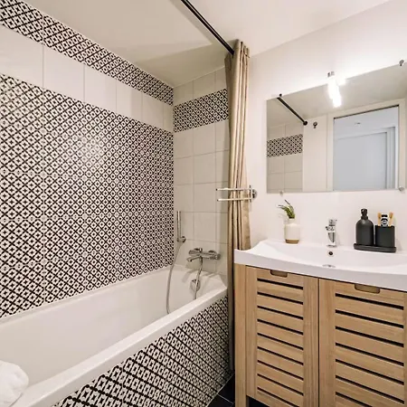 Magnifique Rénové Et Meublé Situé Rue Duguay Trouin Apartment
